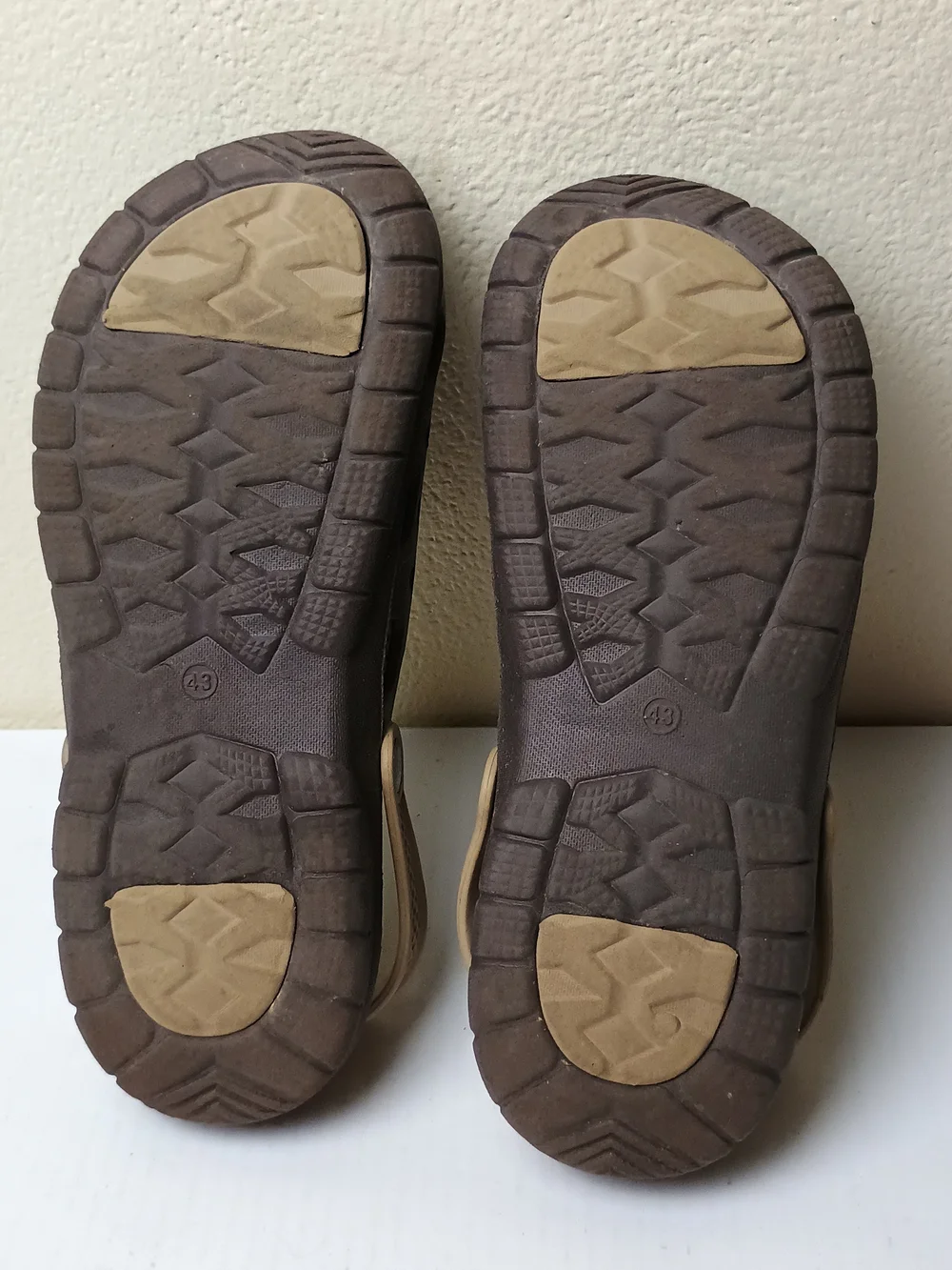 Men's 43/ 10M/W-11M Brown and Tan Comfort Ventilated Garden Clogs